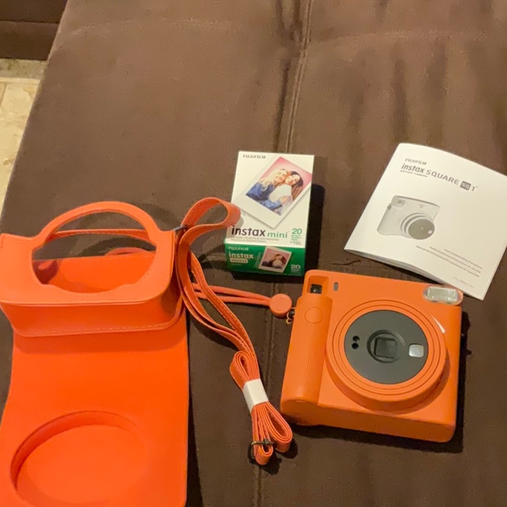 Fuji-film Instax Square SQ 1 Polaroid Camara, Orange. - Picture 2 of 5
